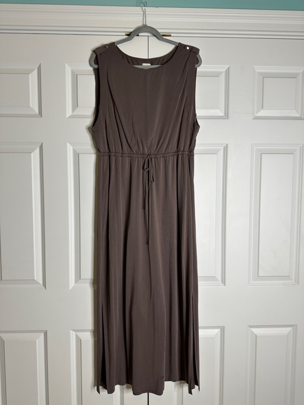 Chicos Sleeveless taupe Maxi Dress with side slits Sz2 Medium